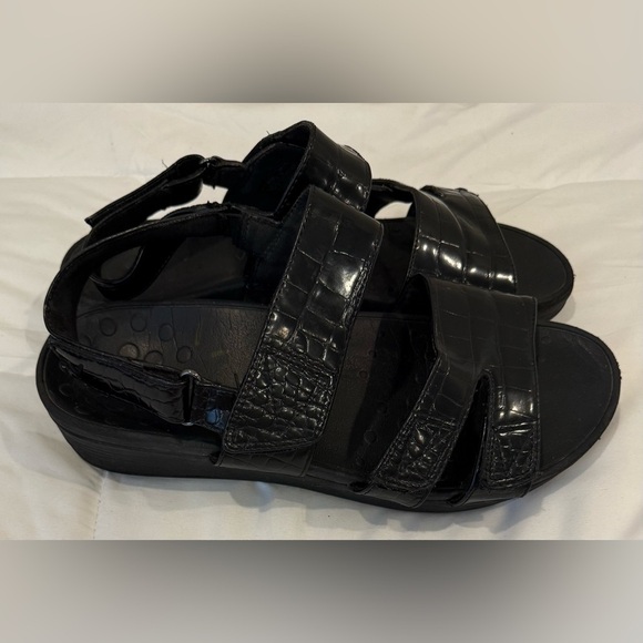 Vionic Women’s Roma Platform Wedge Sandals Black Croc Print Size 10 2" Heel Area - Picture 1 of 6